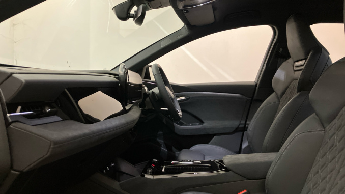 Audi Q6 315kW Quattro 100kWh Black Edition 5dr Auto Electric Estate - Image 24